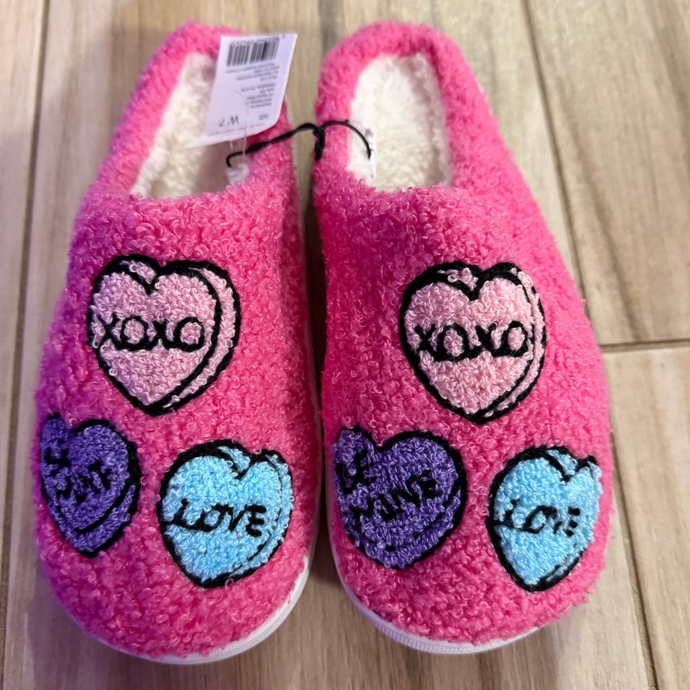 NWT Candy Heart Slippers Size 7